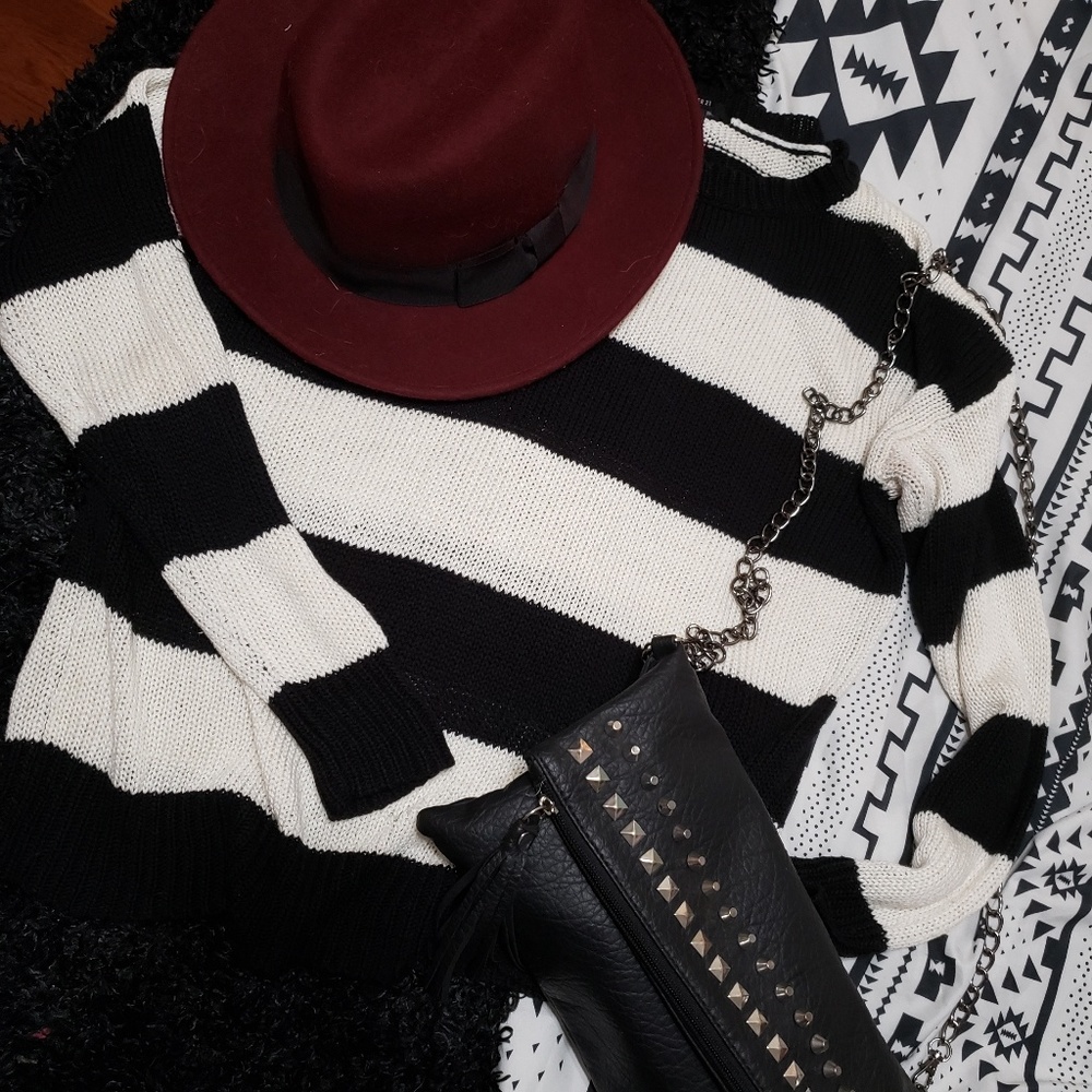 Forever 21 black and white stripe knit sweater